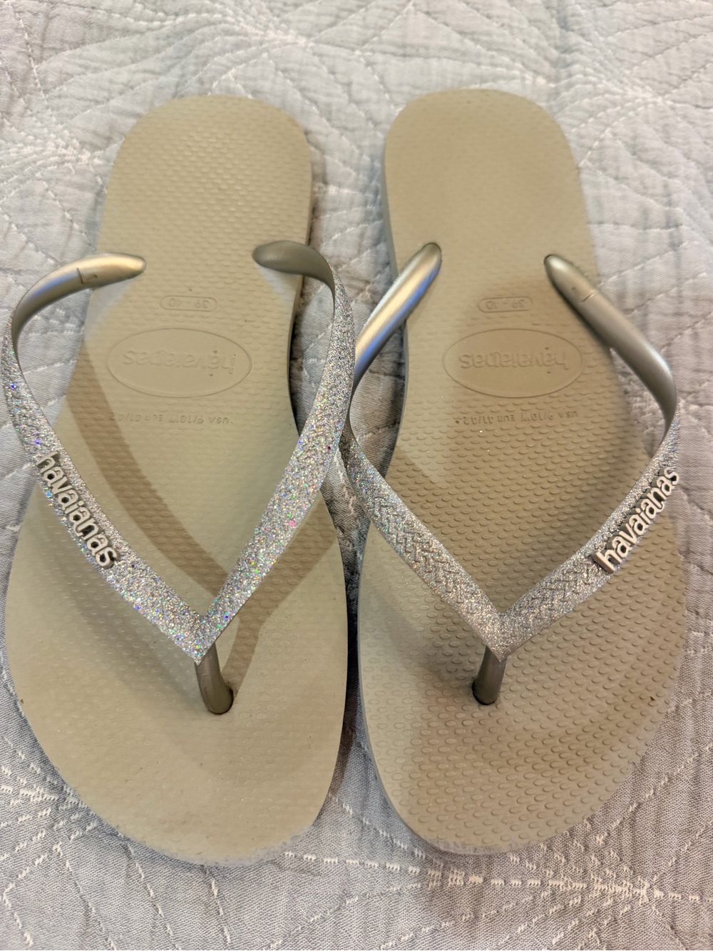 Havaianas Women’s Slim Flip Flops in Champagne Glitter